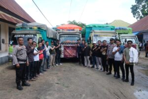 Sejumlah Personel Mengamankan Pendistribusian Logistik Pilkada 2024 di Kota Kendari