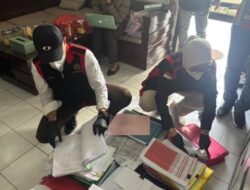 Penyidikan Bansos Berlanjut, Kajari Ponorogo Turun Langsung Pimpin Penggeledahan